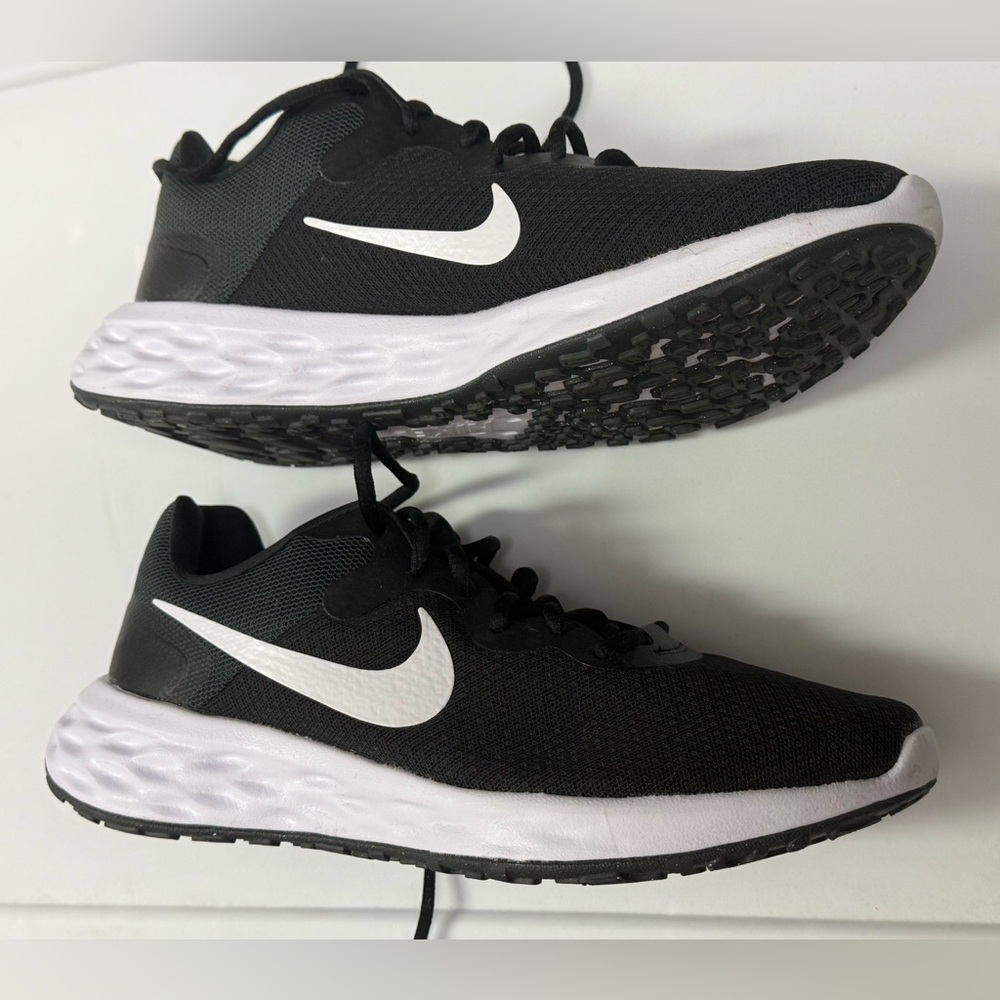Nike Revolution 6 Black and White Women’s Running Shoes